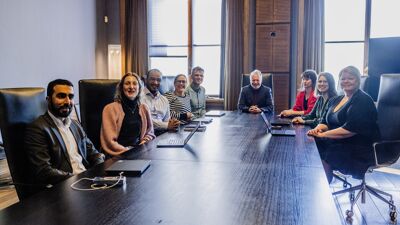 Byråd i byrådsmøte – Usman Mushtaq, Sunniva Holmås Eidsvoll, Omar Samy Gamal, Hanna E. Marcussen, Einar Wilhelmsen, Raymond Johansen, Rina Mariann Hansen, Sirin Hellvin Stav og Marthe Scharning Lund. Bilde: Sturlason.