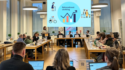 Mennesker på møte i bydelsutvalget.