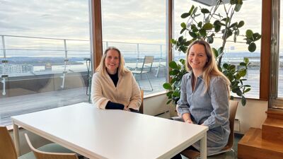 Marie Hvalgård Smith (t.v.) og Tiril Stange er Bydel Frogner sitt ferske hjemmeveiledningsteam. Kompetanse og et brennende engasjement er stikkord for disse to familieheltene.