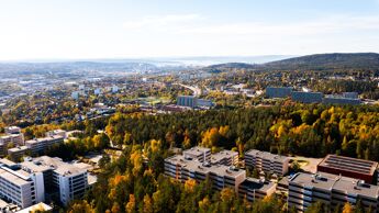 Dronefoto av Bydel Grorud, tatt over Romsås.