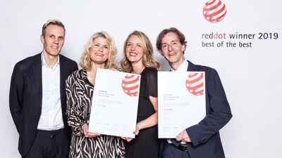 Bilde viser vinnerene av Red Dot Award:  F.v. Thor Erik Ramleth fra Creuna, Hanne Rønning Jorud og Anne Aagaard fra Oslo kommune og Marc Ligeti fra Creuna.