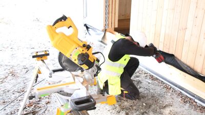 Bygningsarbeider som borer