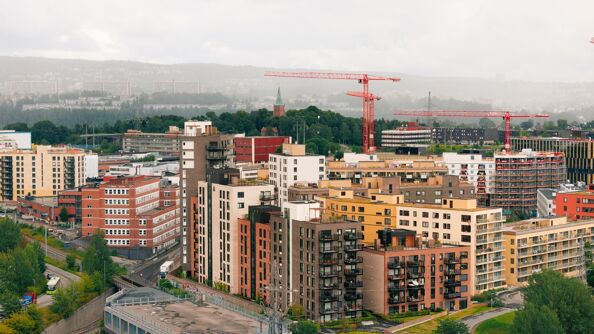 Bilde av bygg sett fra Økern senter.