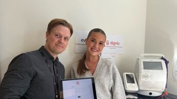 Edwin van der Klift er fagkonsulent for velferdsteknologi i Bydel Ullern. Marte Kanutte Høibråten jobber som sykepleier på oppfølgingssenteret for Digital hjemmeoppfølging.