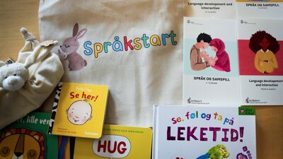 «Språkstart» består av en startpakke med kosekanin, enkle bildebøker, i tillegg til brosjyrer med tips.