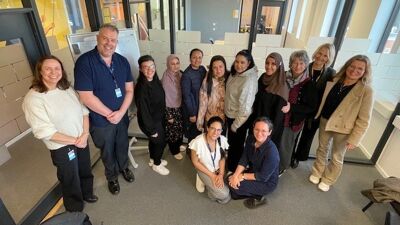 Bildet viser nye brobyggere, tjenesteutviklere og ledere i Bydel Søndre Nordstrand.