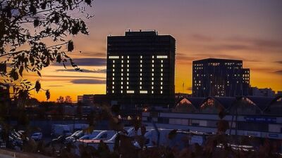 The picture shows the Økernsenteret, where the City of Oslo Art Collection has unveiled the light installation TILLIT by artist Lars Ø. Ramberg. Lights have been installed across windows spanning nine floors, together forming the word “TILLIT” (“TRUST”).