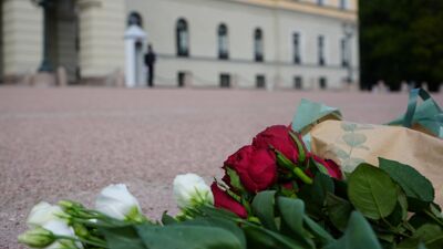 Blomster foran slottet.