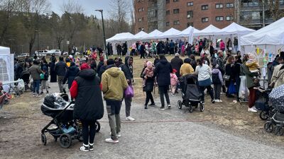 Mange mennesker tok turen innom Holmliaparken da det var Eid-fest.