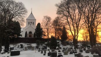 Soloppgang på Ullern kirkegård.