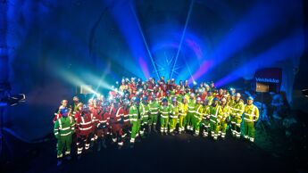 Stor stemning 55 meter under bakken da Fornebubanen markerte gjennomslag i tunnelen.