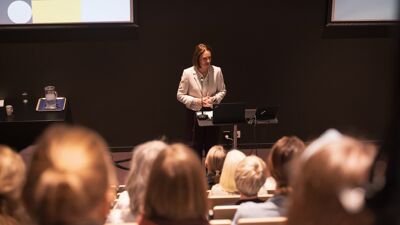 Byråd Julie Remen Midtgarden på talerstolen