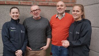 Maren (t.v) og Marie (t.h) guider deltakerne gjennom Frisklivssentralens 12 ukers program, med støtte og oppfølging fra start til slutt. Her sammen initiativtakerne til NesteSteg, David og Per.