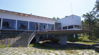 Bilde som viser restaurantbygningen på Ingierstrand bad.