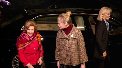 H.M. Dronningen ankommer med ordfører Anne Lindboe