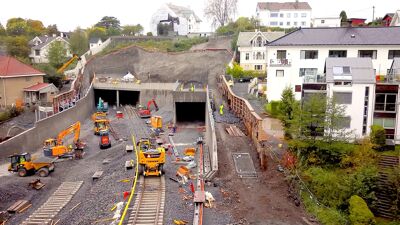 Stor anleggsaktivitet ved Majorstuen for å få skinnene klare til åpning og slutt på en åtte måneders periode med buss for bane mellom Borgen og Majorstuen.
