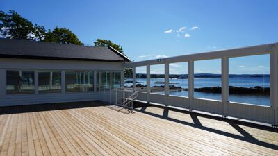 terrassdekket som viser utsikten mot havet