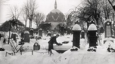 En vinterdag på Krist kirkegård ca. 1900