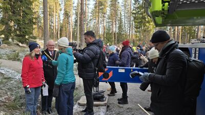 Stor interesse da treet skulle felles