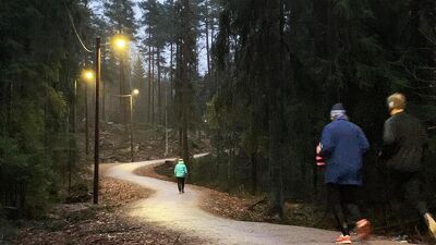 Joggerer lysløypen Sognsvann