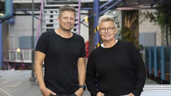 Bildet viser Rektor ved Lofsrud skole, Trond Nilsen og Trine Barlie, seksjonsleder Mortensrud aktivitetshus/Innsats Mortensrud