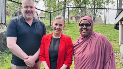 Bilde av Brynjar Uddu sammen med Lene Vågslid og Fartun Jimale