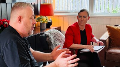 Bilde av Brynjar Uddu og Lene Vågslid i samtale