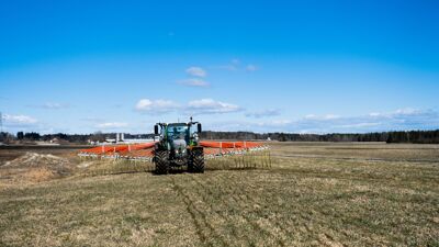 Traktor på jorde