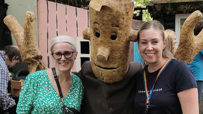 To kvinner og Knerten.