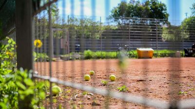Tennisballer på tennisbane på Grünerløkka.