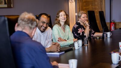Byråder i byrådsmøte: Raymond Johansen (med ryggen til), Omar Samy Gamal, Sunniva Holmås Eidsvoll og Marthe Scharning Lund.