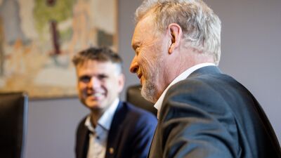Byråd i byrådsmøte: Einar Wilhelmsen og Raymond Johansen.