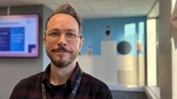 Bildet viser barnekoordinator Ole Petter Berg