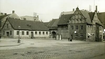 Arkivbilde av det som i dag er kjent som Anatomibygget og Rådmannsgården