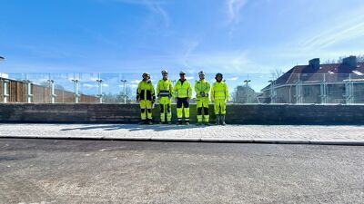 Stolte arbeidere i gjenåpnede Thaulows vei på Majorstuen / Volvat