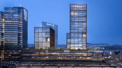 Illustrasjon av to høye bygg på gamle postens brevsenter med Oslo S sporområde i forgrunnen. To nye høyhus ved siden av postterminalen med plaza i bakgrunnen.