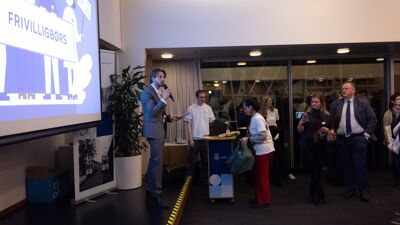 Frivilligbørsens konferansier er populære Anders Danielsen Lie