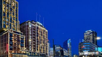 Kveldsbilde av Oslo S-området.