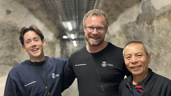Fungerende funksjonsleder Tore Søsveen, fagarbeider Hoang Duc Nguyen og lærling Ulrik Røthe