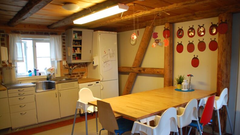 Kjøkkenet der en spiser