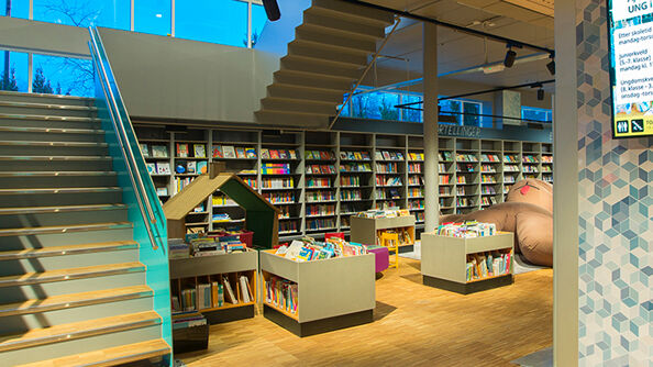 Furuset bibliotek og aktivitetshus (foto: Marco Heyda)