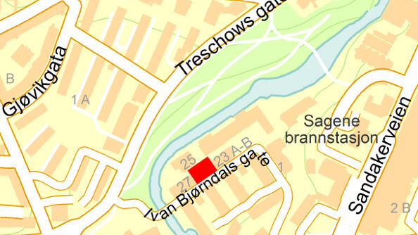 Kartutsnitt over aktuelt område. Plassen som er foreslått navngitt er merket i rødt.