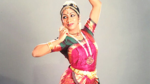 Bilde av Tamilini som danser tamilsk dans