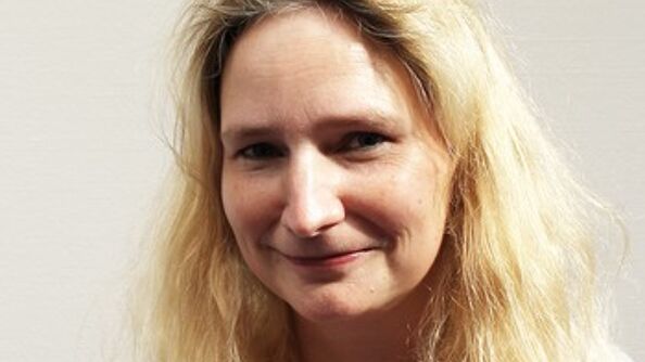 Hilde Chapman. Fotograf: Oslo kulturskole. Portrettbilde av Hilde Chapman, fiolinlærer ved Oslo kulturskole