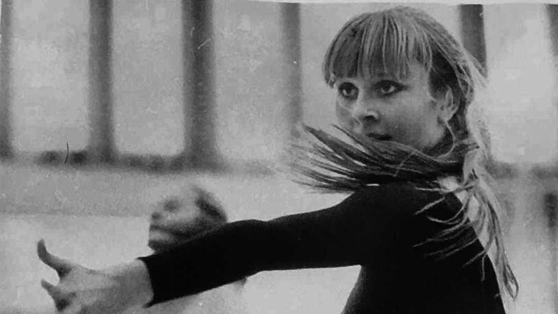 Gammelt bilde av Liv Greve Greli som danser på Statens balletthøgskole