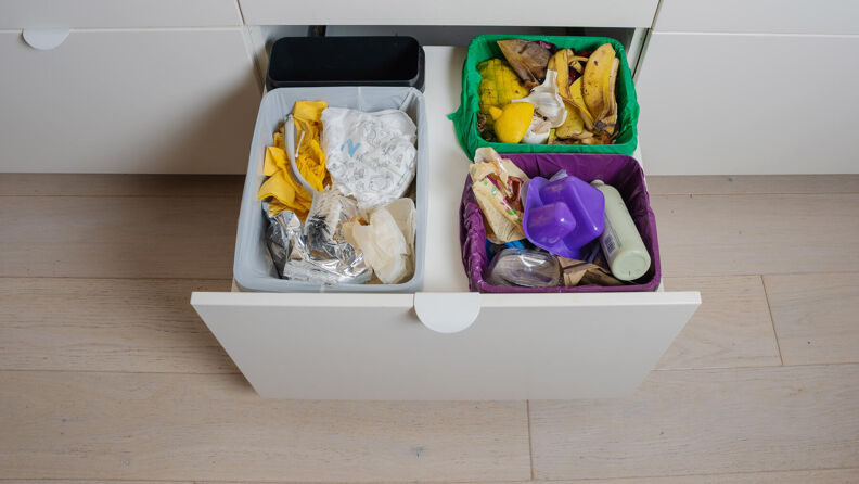 1%20Kj%C3%B8kkenskuff%20med%20avfallspos