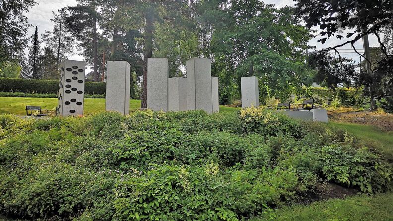 Busker, trær og gravplass på Bekkelaget urnelund