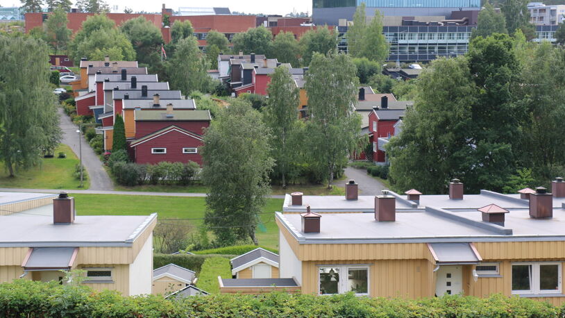 Gule, røde og grå hus på Skullerud. Foto: Oslo kommune