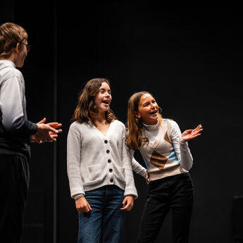 Bilde av teaterelever under en teatertime i Oslo kulturskole