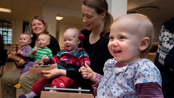 Barn under en time i babysang ved Oslo kulturskole